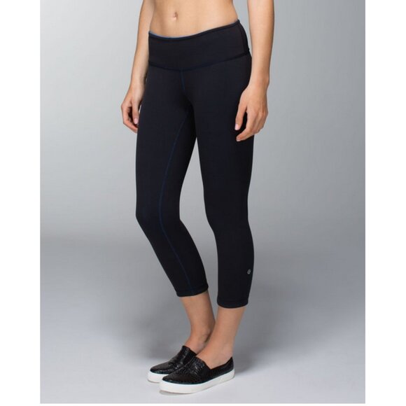 Lululemon Sz. 4 Wunder Under Crop (Reversible) Black / Pipe Dream Blue Athletic - Picture 1 of 16